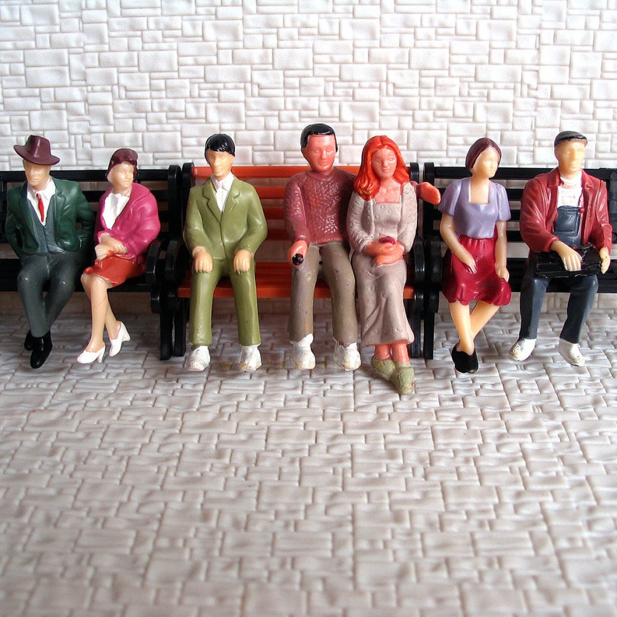 7 pcs G Scale Passengers 1:32 Painted Figures all seated People ( 7 poses )